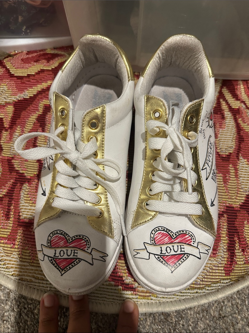 Zona centro Women’s White Sneakers with Gold Accents and Heart 'Love' Graphic